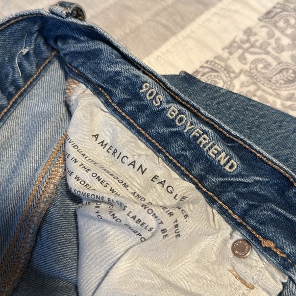 American Eagle 90's Boyfriend Women's Distressed Button Fly Denim Jeans Size 6 S - Picture 12 of 13